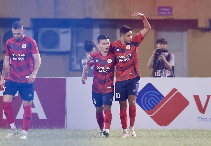 Công an Hà Nội vượt khó, dẫn đầu V-League sau chiến thắng 3-0 trước Đà Nẵng